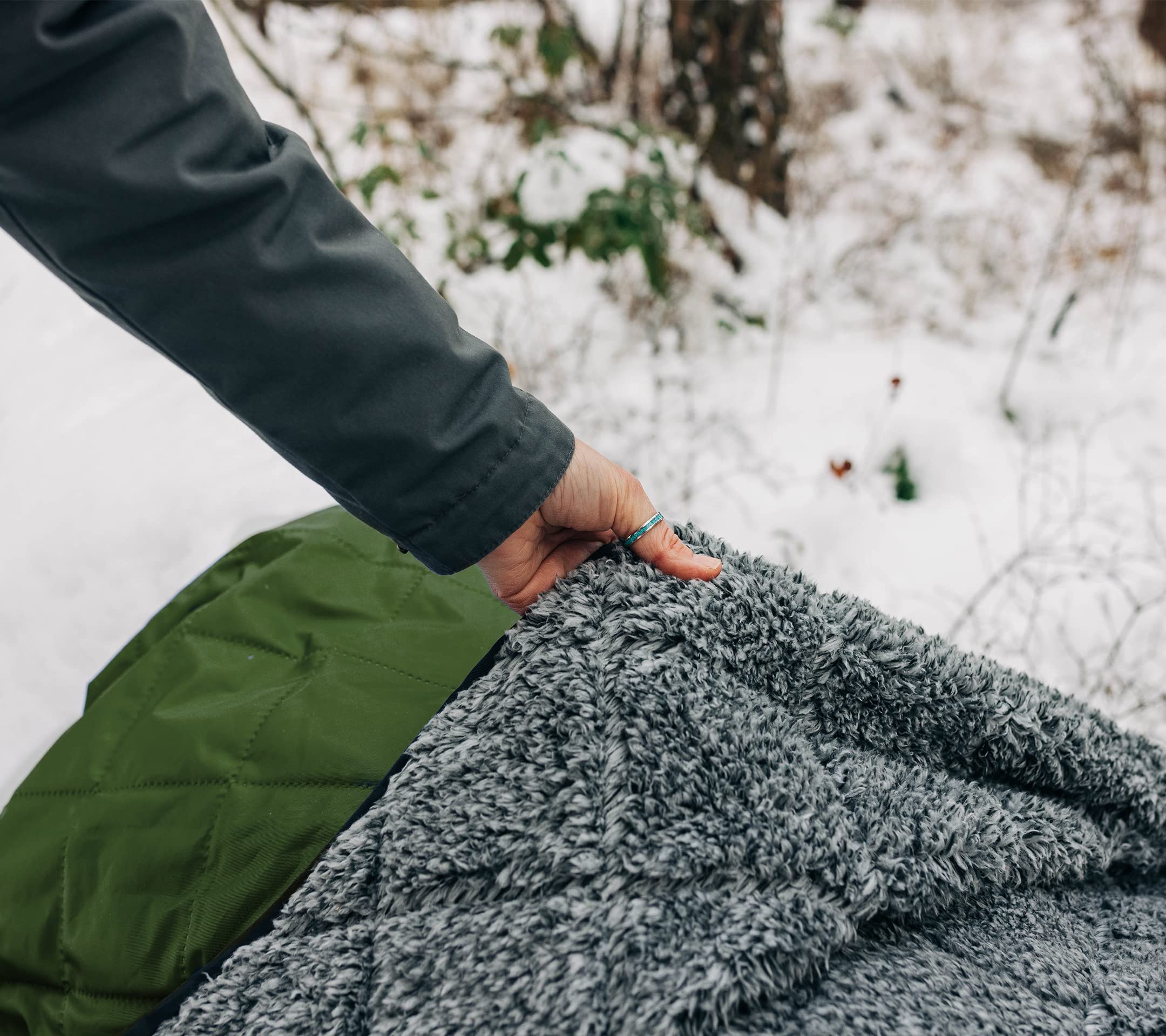 Dagmi Outdoors Sherpa Blanket spread for picnic shows weather-ready comfort and easy cleaning