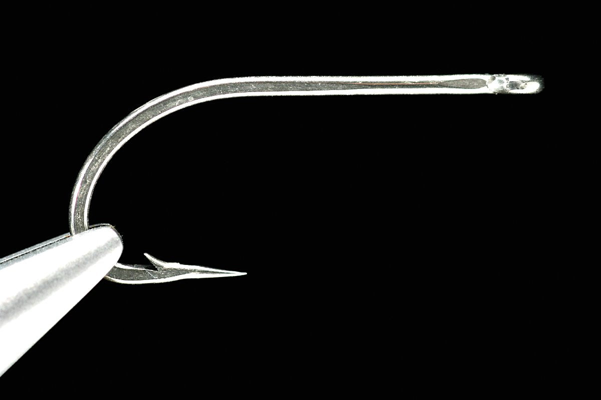 Daiichi 2546 saltwater fly-tying hook; corrosion-resistant stainless steel for reliable water-use performance.