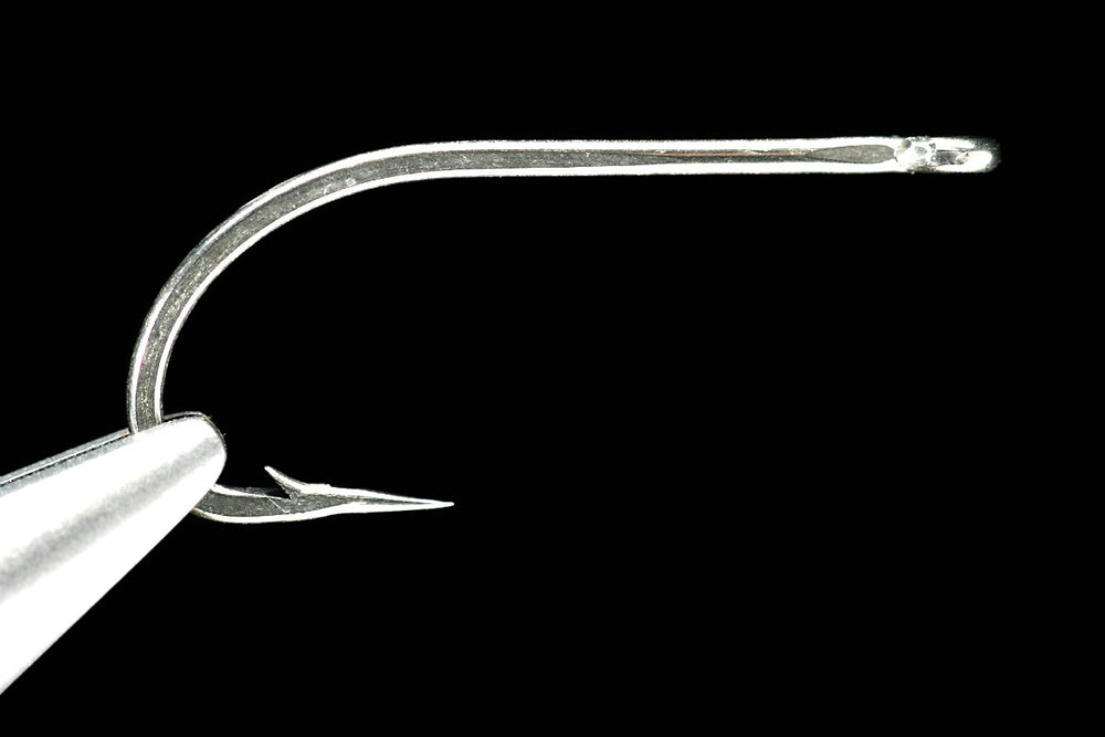 Daiichi 2546 saltwater fly-tying hook; corrosion-resistant stainless steel for reliable water-use performance.