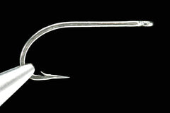 Daiichiseiko 2546 saltwater fly tying hook with O'Shaughnessy bend, rust-resistant for saltwater use.