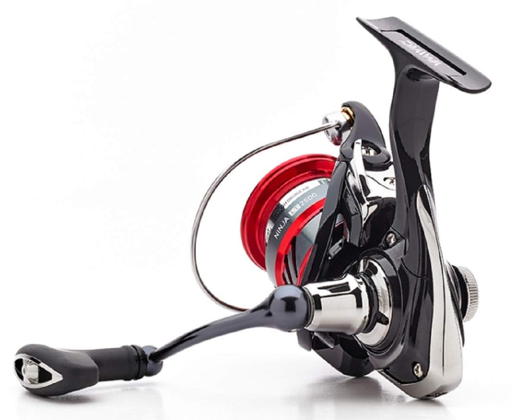Daiwa 18 Ninja LT 3000-C spool detail highlights smooth line management.
