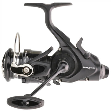 Daiwa 19 Black Widow BR LT 2500 line roller emphasizes Twist Buster II for reduced twists