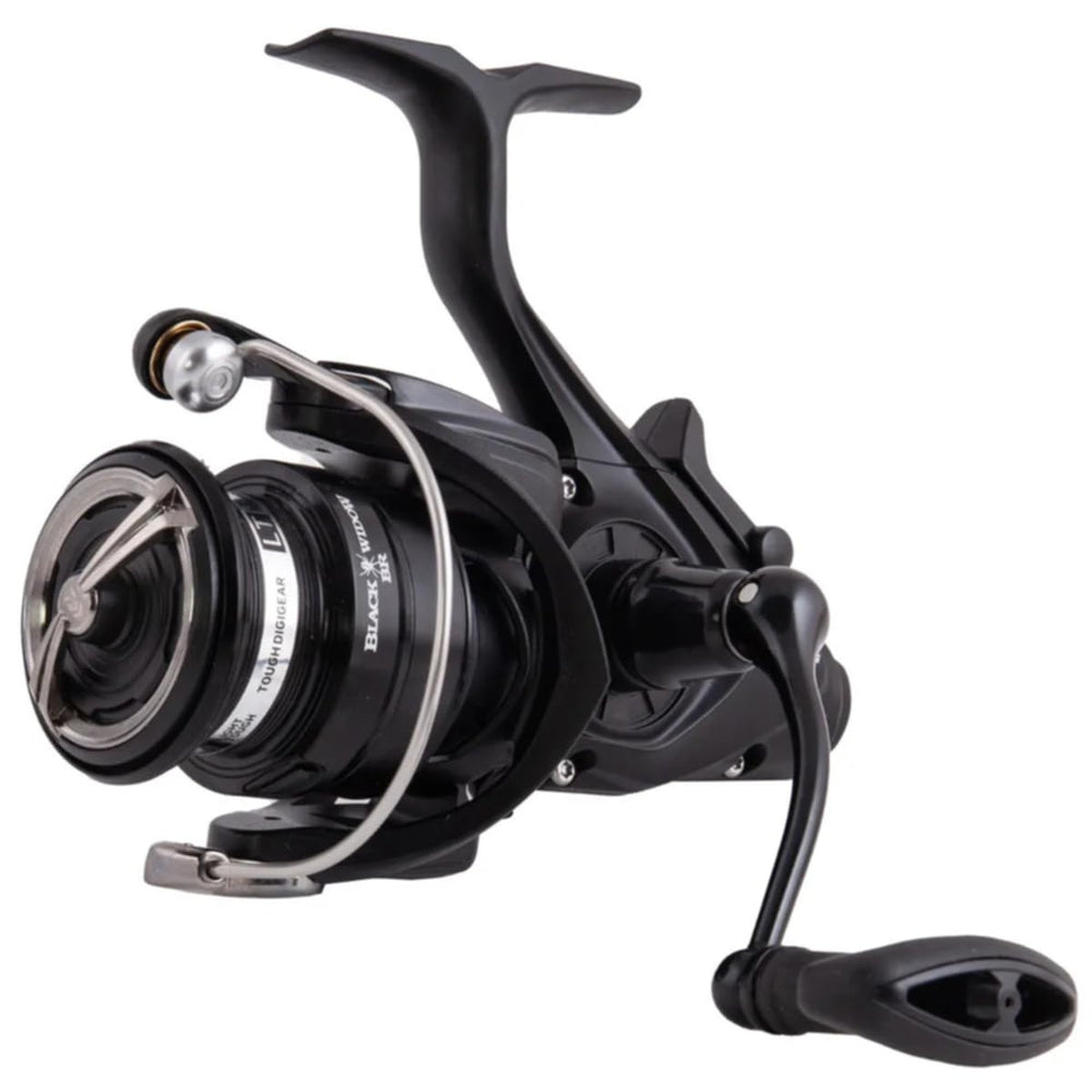 Daiwa 19 Black Widow BR LT 2500 spool detail shows long cast coil design for distance