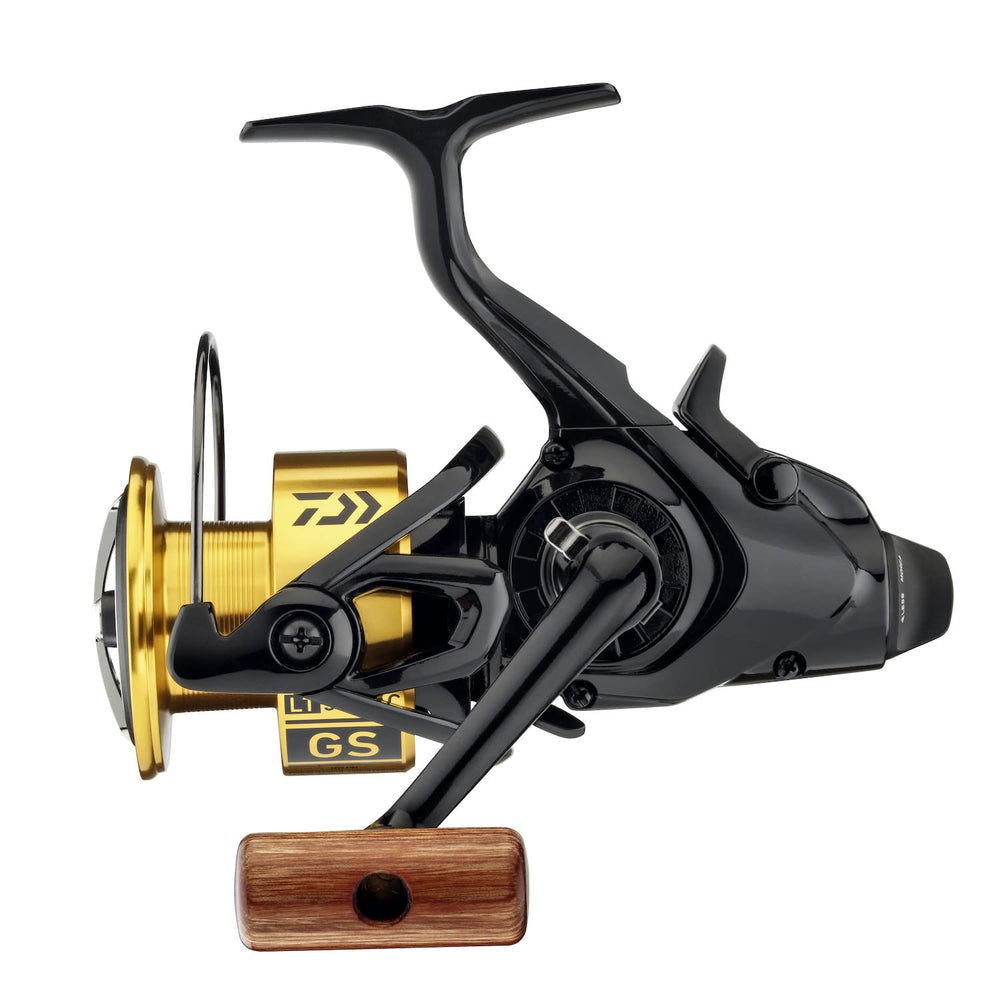 Daiwa folding aluminum crank on 20 GS BR LT 5000-C for compact rod storage