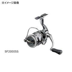 Daiwa 22Exist SF2500SS close-up handle grip, smooth winding feel.
