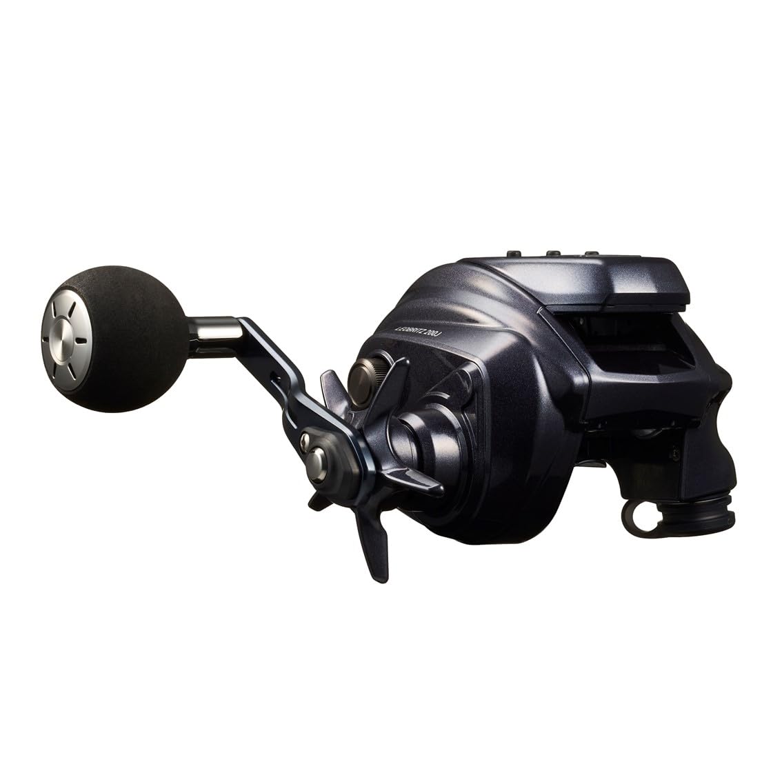Daiwa 23 Leo Blitz 200J winding action demonstrates smooth, steady line take-up
