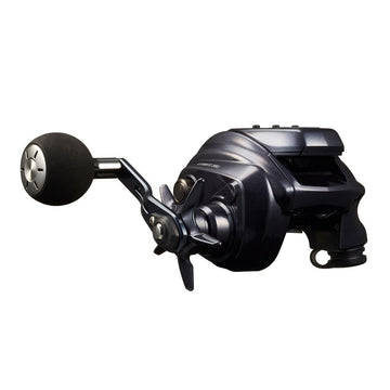 Daiwa 23 Leo Blitz 200J winding action demonstrates smooth, steady line take-up