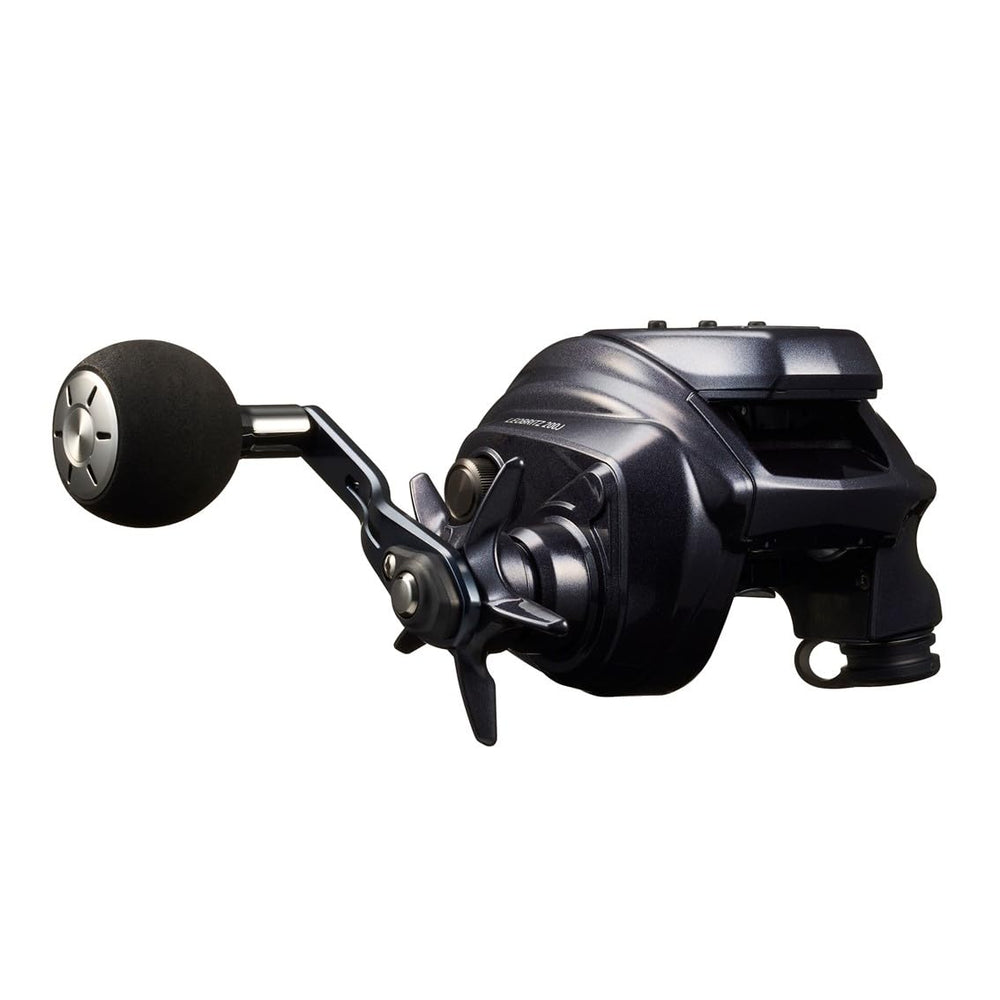 Daiwa 23 Leo Blitz 200J winding action demonstrates smooth, steady line take-up