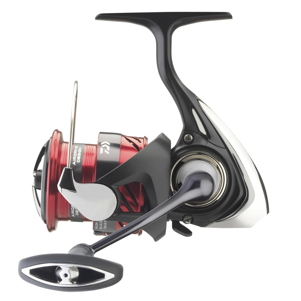 Daiwa 23 NINJA LT5000-C front-drag reel enhances cast control and durability.