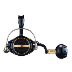 Daiwa 6000-H Saltiga bail closeup emphasizes precise line winding action.