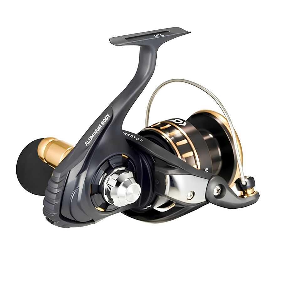 Daiwa 8000-P handle close-up with 75 mm grip for comfortable casting.