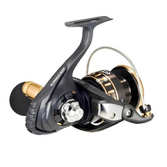 Daiwa 8000-P handle close-up with 75 mm grip for comfortable casting.