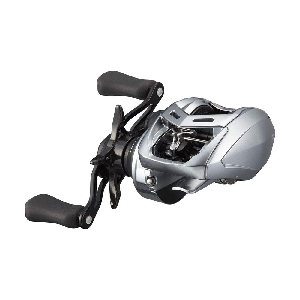 Daiwa Alphas SV TW 800H side view with right handle for precise control.