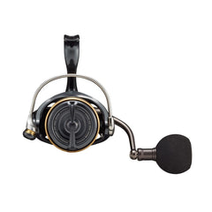 Daiwa Caldia SW 4000-CXH side profile highlighting ergonomic shape for all-day comfort.