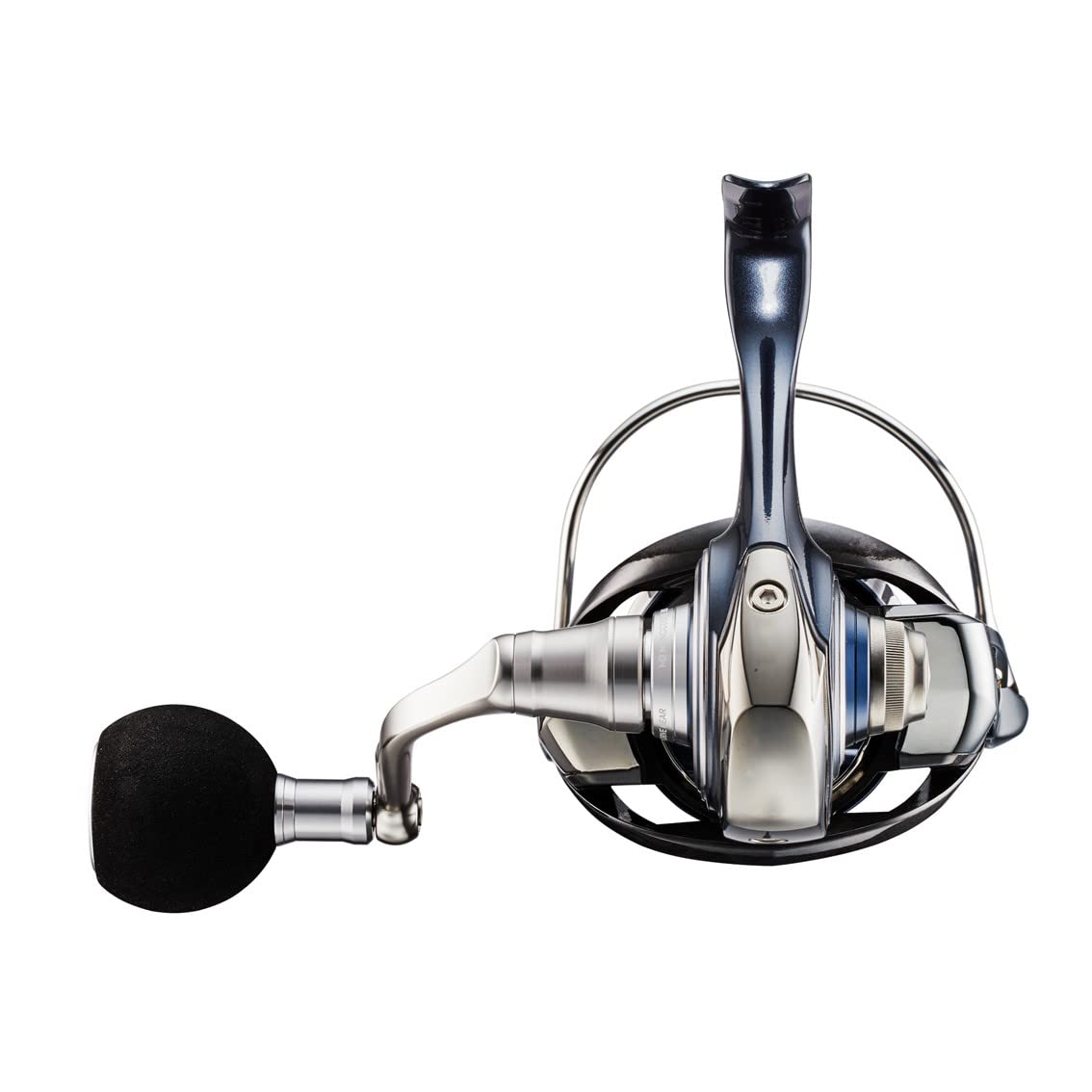 Daiwa Celtate SW 5000-H handle close-up highlights ergonomic knob.