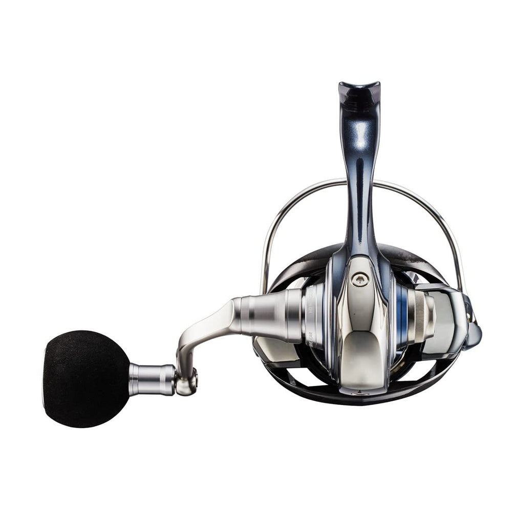 Daiwa Celtate SW 5000-H handle close-up highlights ergonomic knob.