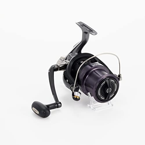 Daiwa Cross Cast 4000 handle area detail with 85 mm knob.