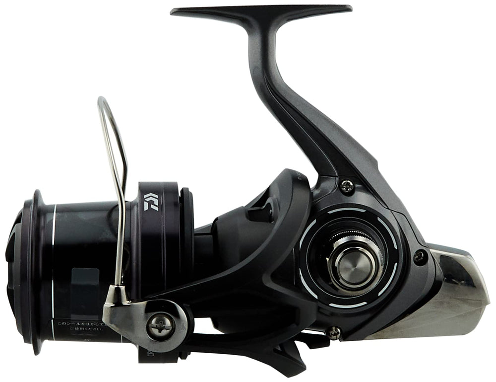 Daiwa Cross Cast 4000 side view highlighting robust balance and form.