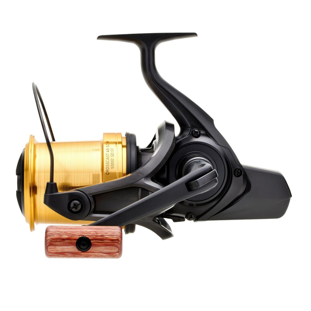Daiwa Crosscast 45 SCW QD 5000LD reel enables long-distance carp casting.