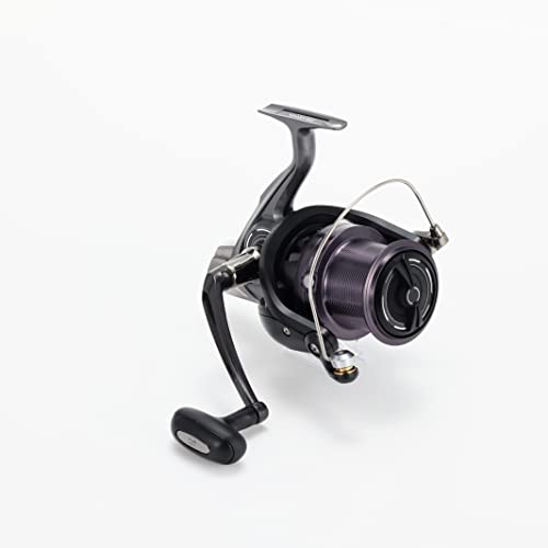 DAIWA Crosscast 4500 on beach with spray for distance casting
