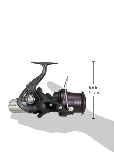 DAIWA Crosscast 4500 handle close-up with comfortable grip