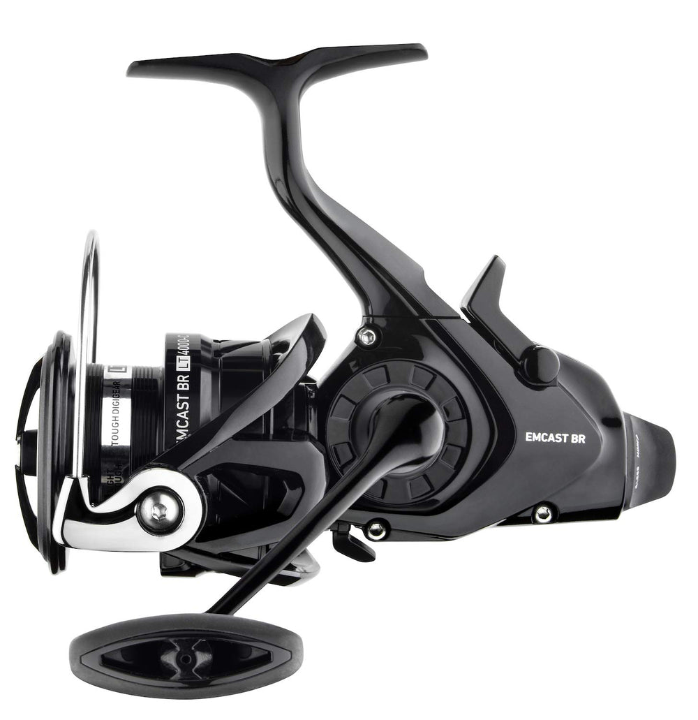 Daiwa EMCAST Bite N’ Run 3000 black side view shows lightweight carbon body.