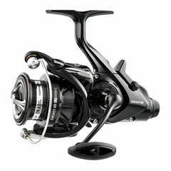 Daiwa EMCAST Bite N’ Run spinning reel front view with carbon light body and balanced feel.