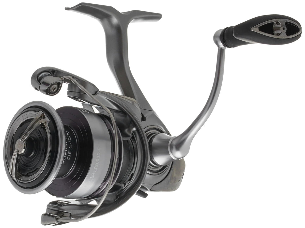 Daiwa Exceler 4000LT spin reel close-up, AIR BAIL highlights lightweight rigidity.