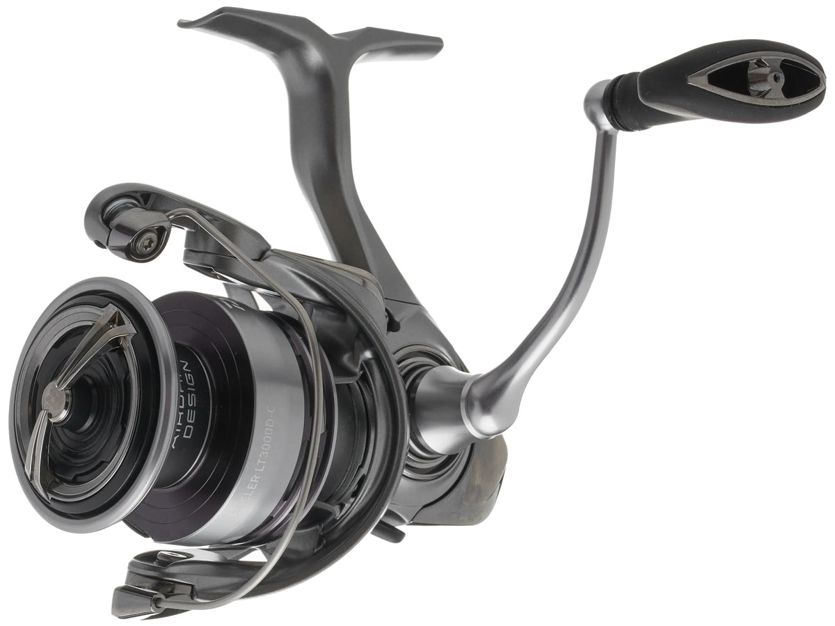 Daiwa Exceler 4000LT spin reel close-up, AIR BAIL highlights lightweight rigidity.
