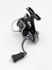 Daiwa FCLT2500SSQD Tattoo reel grip area demonstrates compact strength and control.