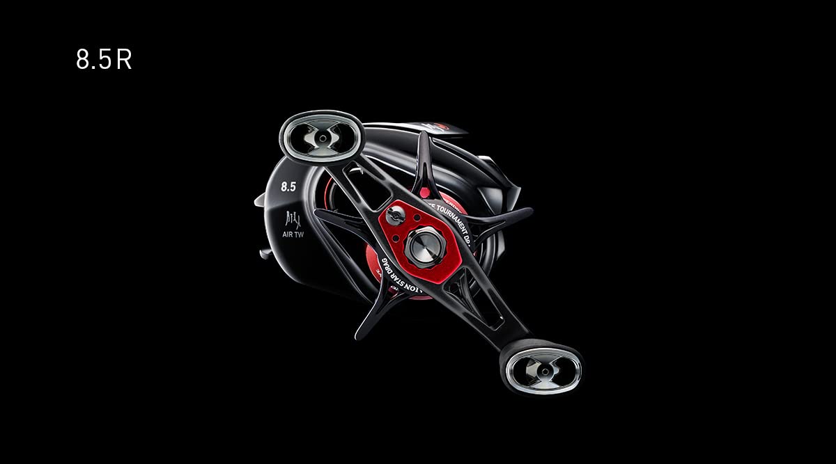 Daiwa Gekkabijin AIR TW PE Special 8.5R in-hand view shows comfortable grip