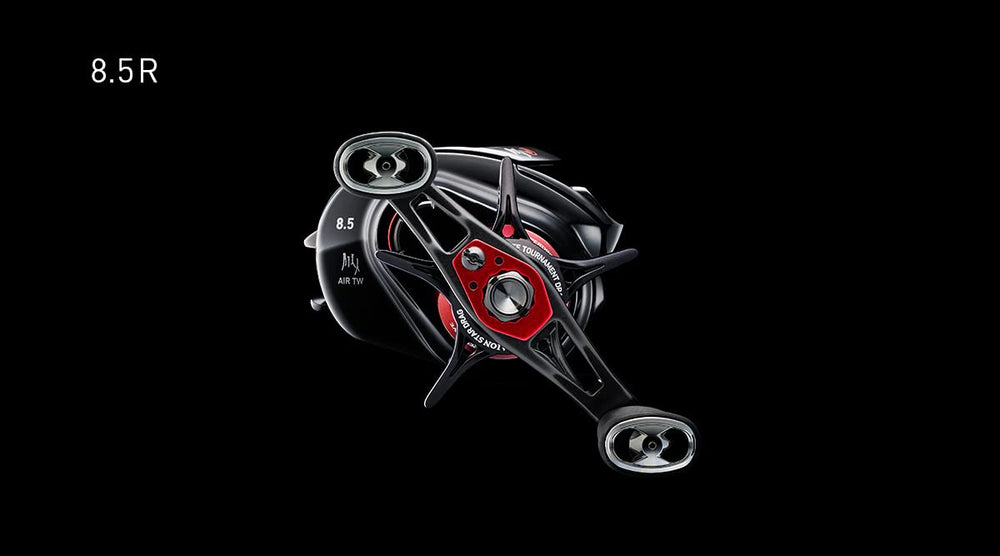 Daiwa Gekkabijin AIR TW PE Special 8.5R in-hand view shows comfortable grip