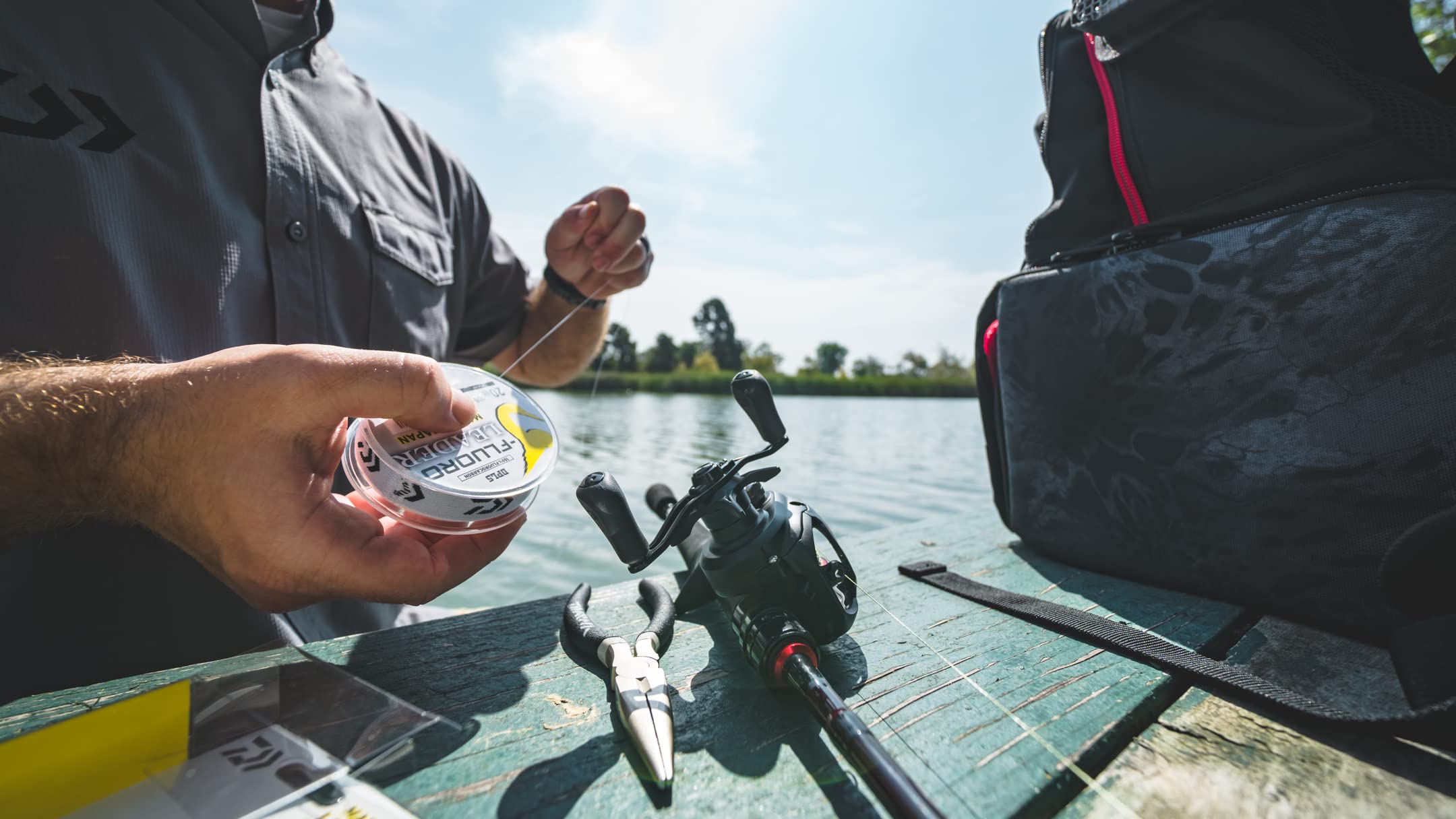Daiwa J-Fluoro Leader packaging label: clear specs and spool information at a glance.