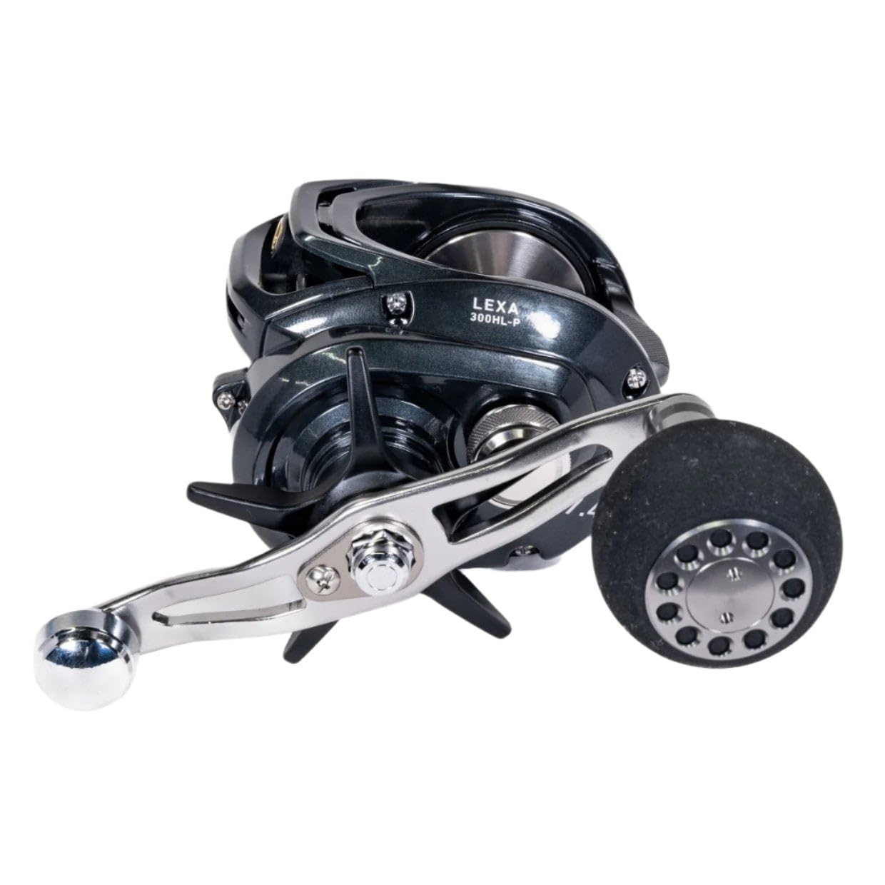 Daiwa LEA baitcast reel side view showing compact profile for precise casting.