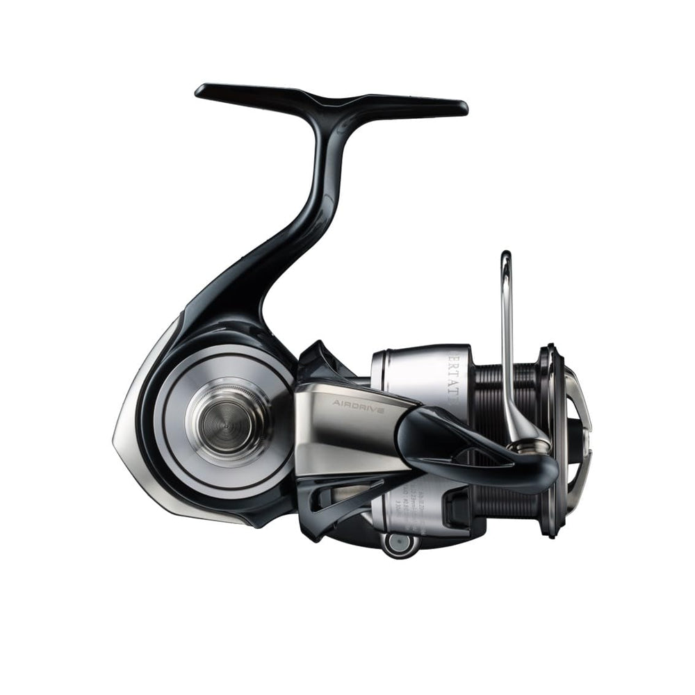 Daiwa LT2500 Celte monocok body close-up emphasizes rigidity and stable winding