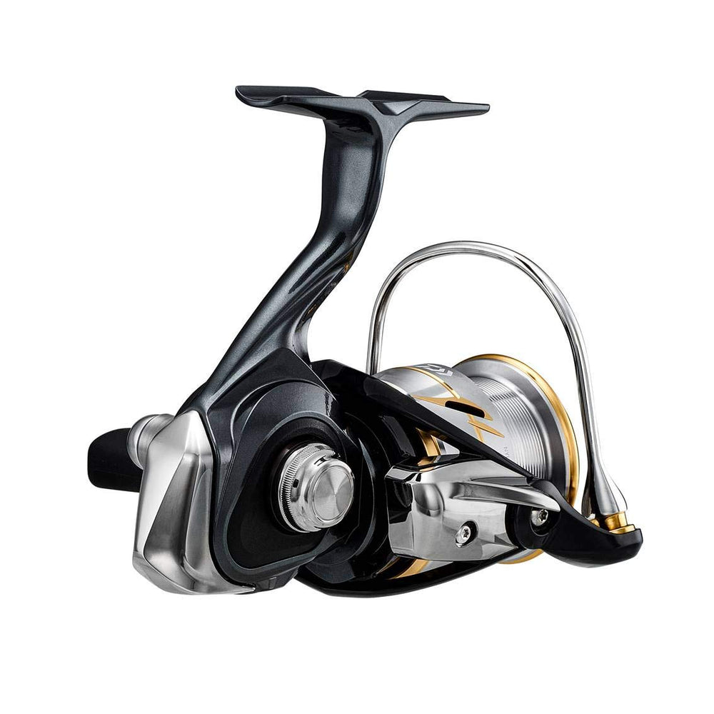 Daiwa LT2500-XH side view highlights slim profile and ergonomic grip for long sessions