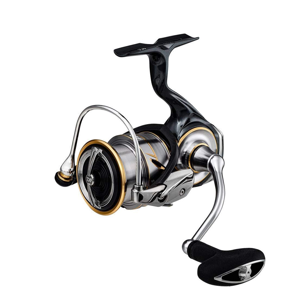Daiwa LT3000-XH Luvius reel front view highlights lightweight ZAION body for saltwater use.
