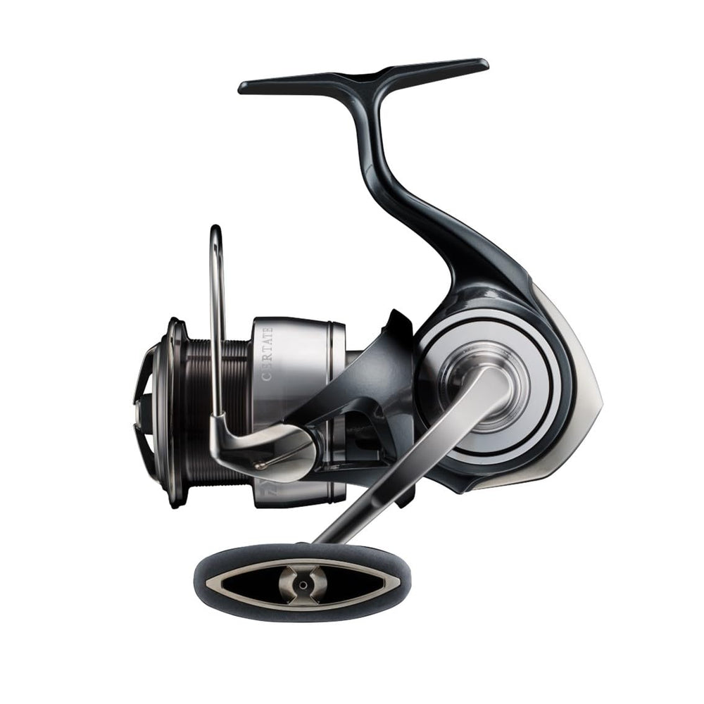 Daiwa LT3000-XH front view for balanced all-day casting