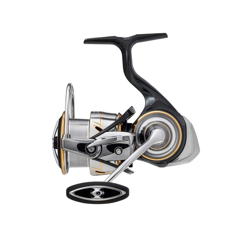 Daiwa LT3000-C has a 55 mm handle for easy cranking.