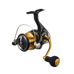 DAIWA LT4000-CXH Legalis screw-in handle close-up for ergonomic control in saltwater jigging.