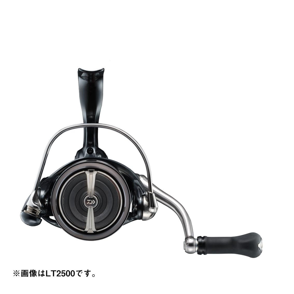 Daiwa LT5000D aluminum engine plate increases durability during casts.