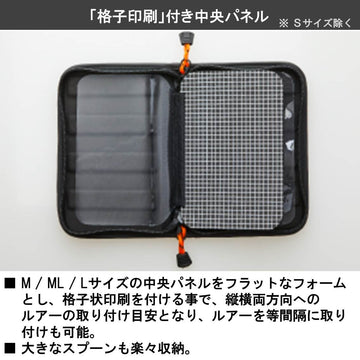Daiwa Pressoilette ML(C) Black clear divider protects lures from contact.
