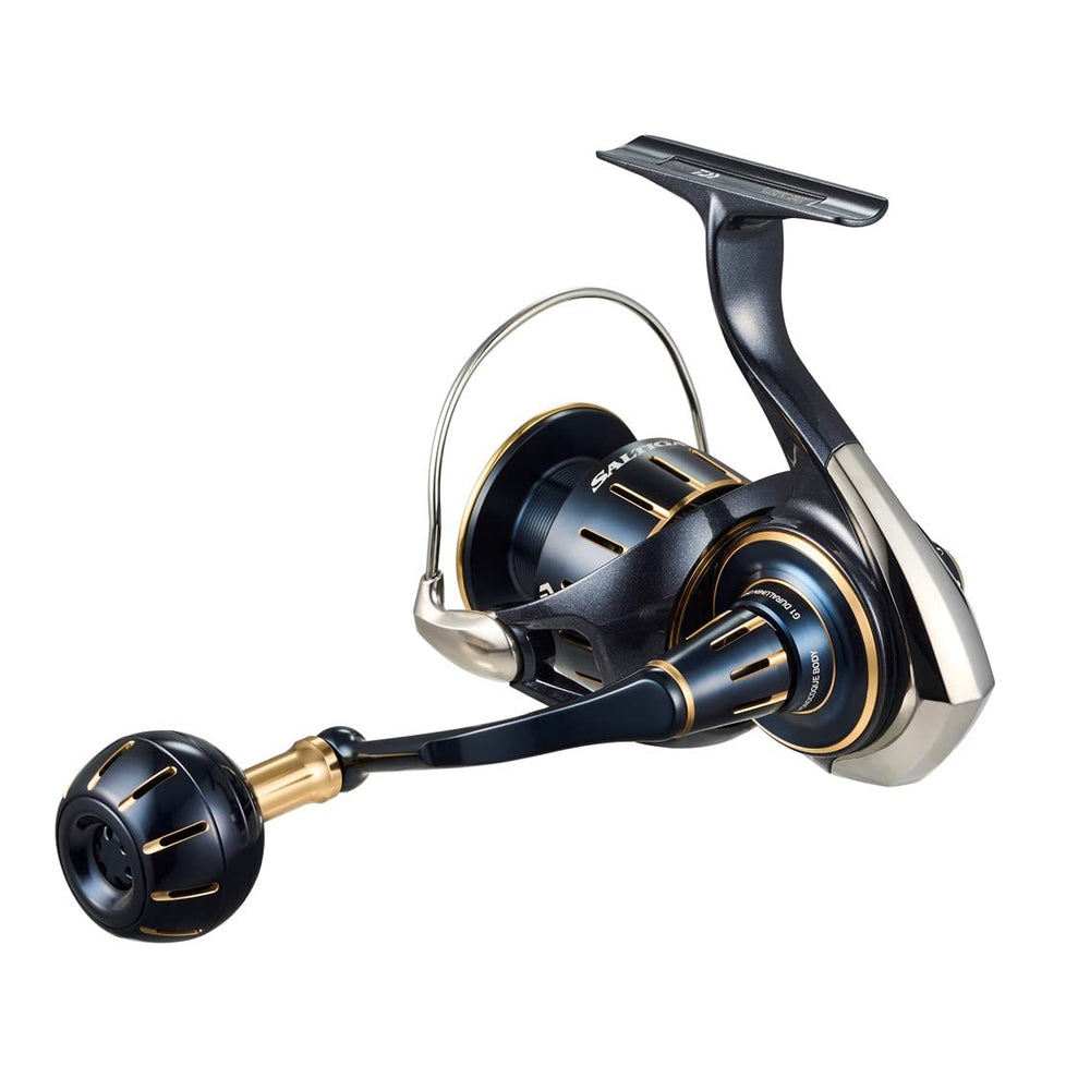 Daiwa Saltiga 4000-H in-hand use shot illustrating ergonomic grip during retrieves.