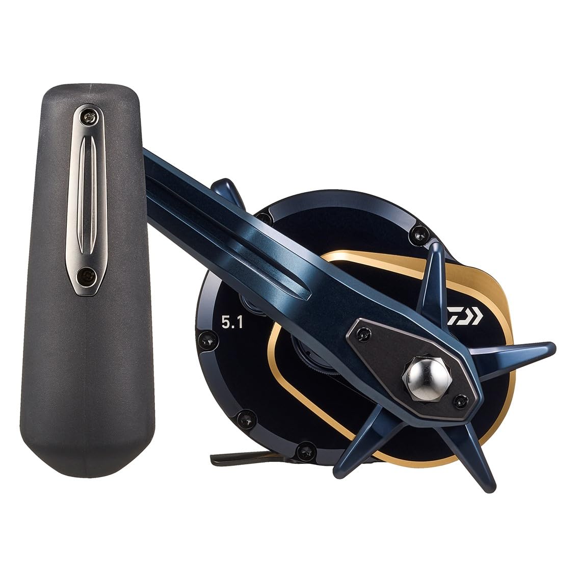 Daiwa Saltiga large-knob design offers easier cranking with gloves.