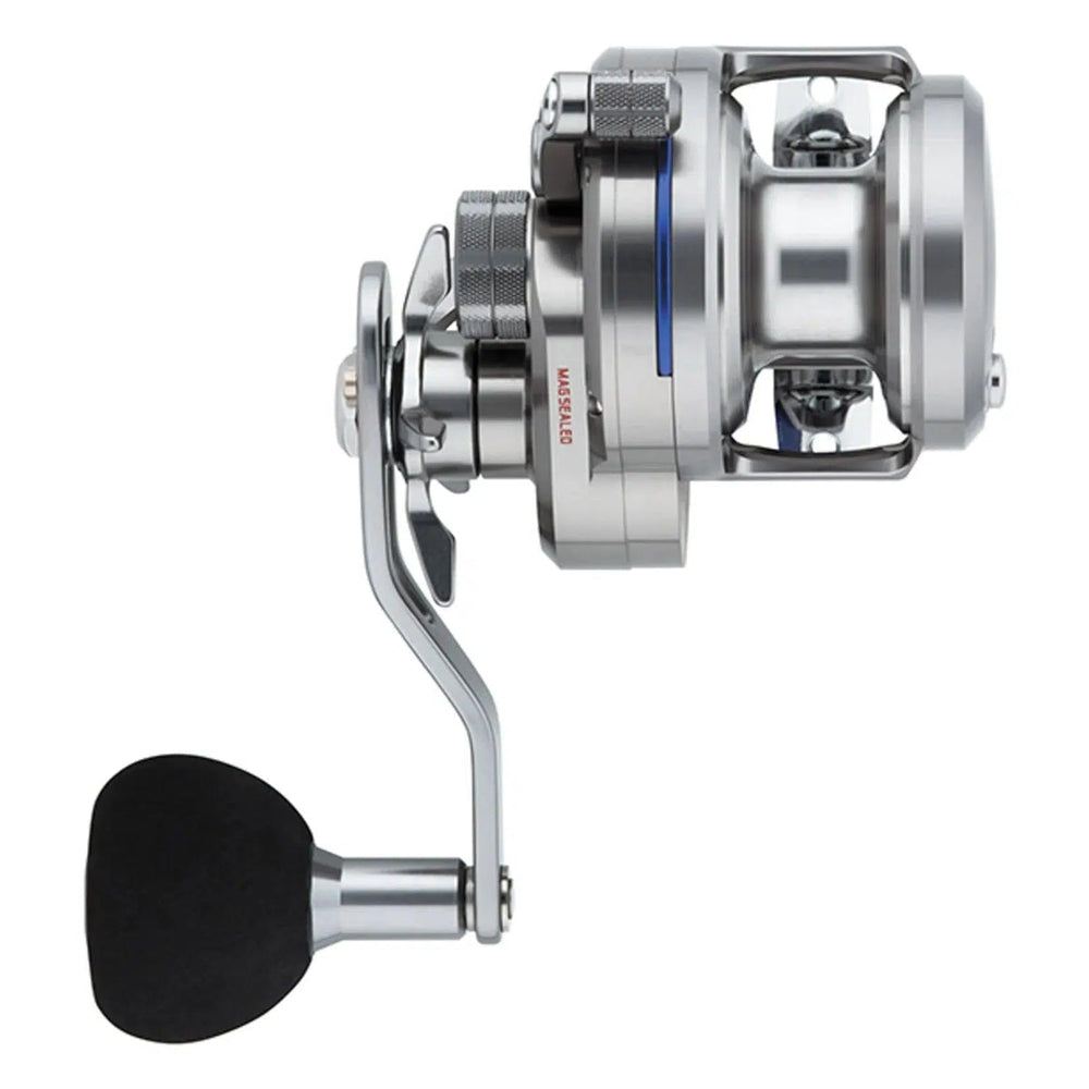 Daiwa Saltiga lever-drag 2-speed reel handle grip for comfortable operation.