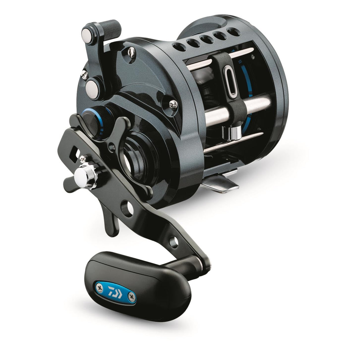 Daiwa Saltist LW Hi Speed 4 CRBB reel front view, highlighting compact design and smooth casting