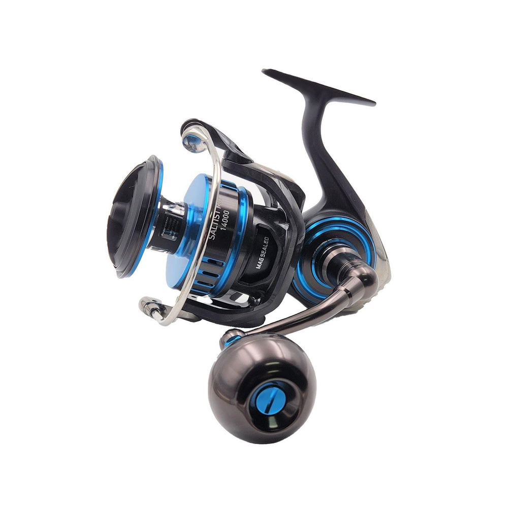Daiwa Saltist MQ Spinning Series handle grip illustrating comfortable control in rough seas.
