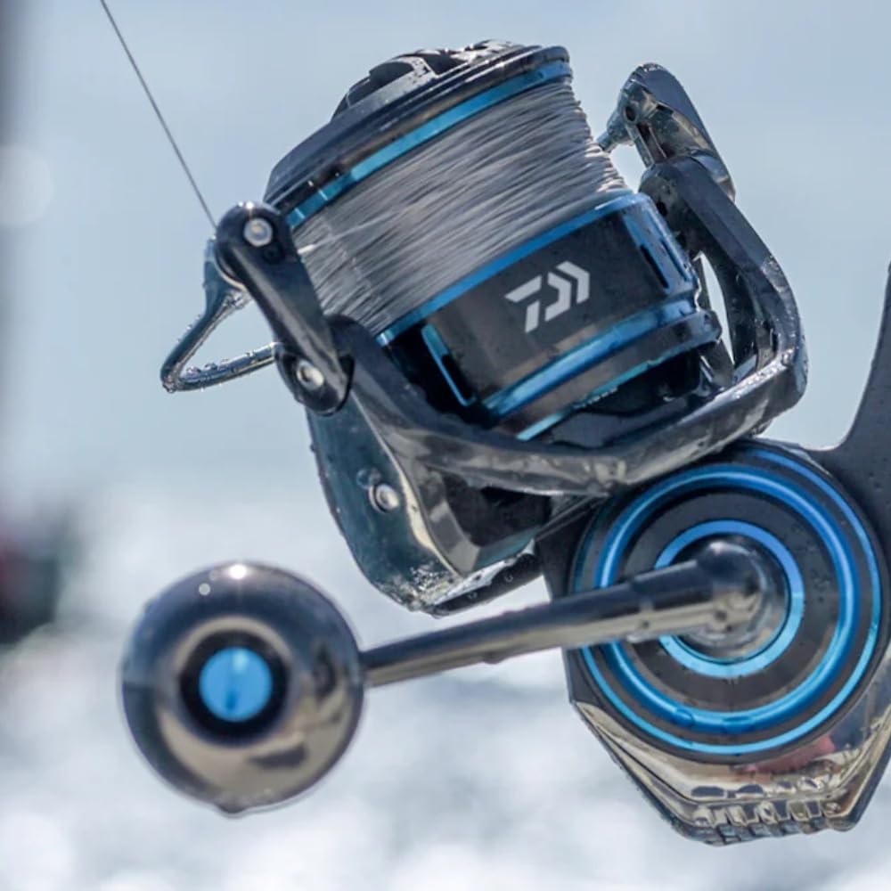 Daiwa Saltist MQ Spinning Series spool detail previews line capacity and even winding.