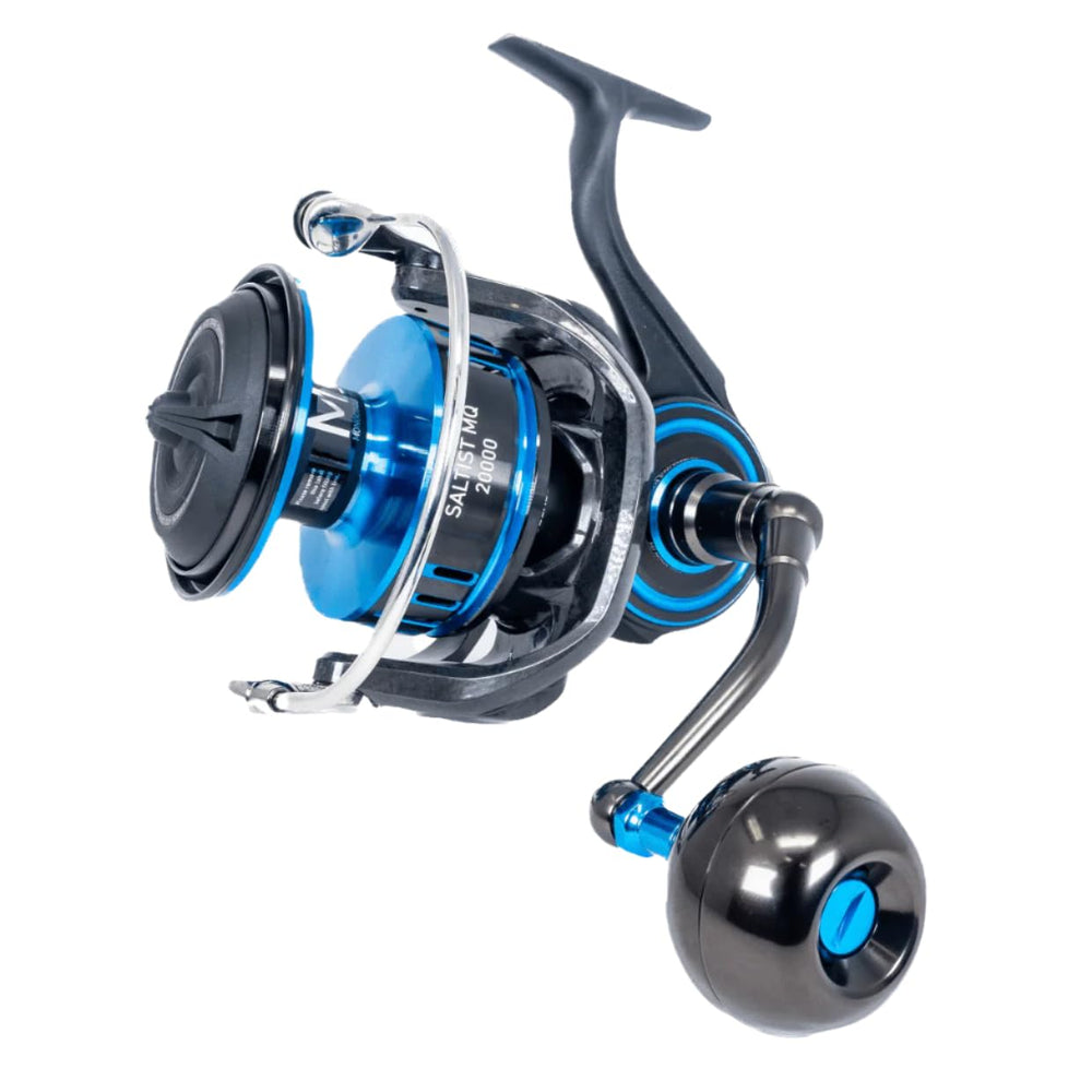 Daiwa SALTIST MQ18000 handle grip offers comfortable balance during long casts.