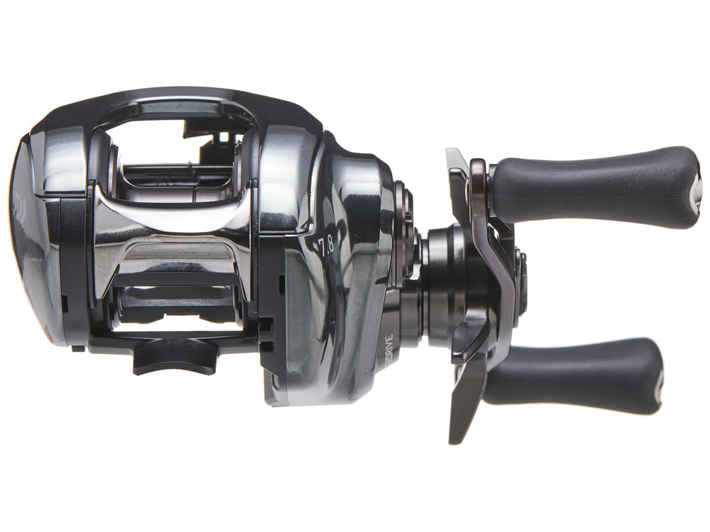Daiwa Steez SV TWS right-hand reel spool area emphasizes compact line management.
